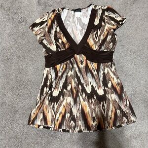 Women’s V-Neck Short Sleeve Top in Brown Ikat Print